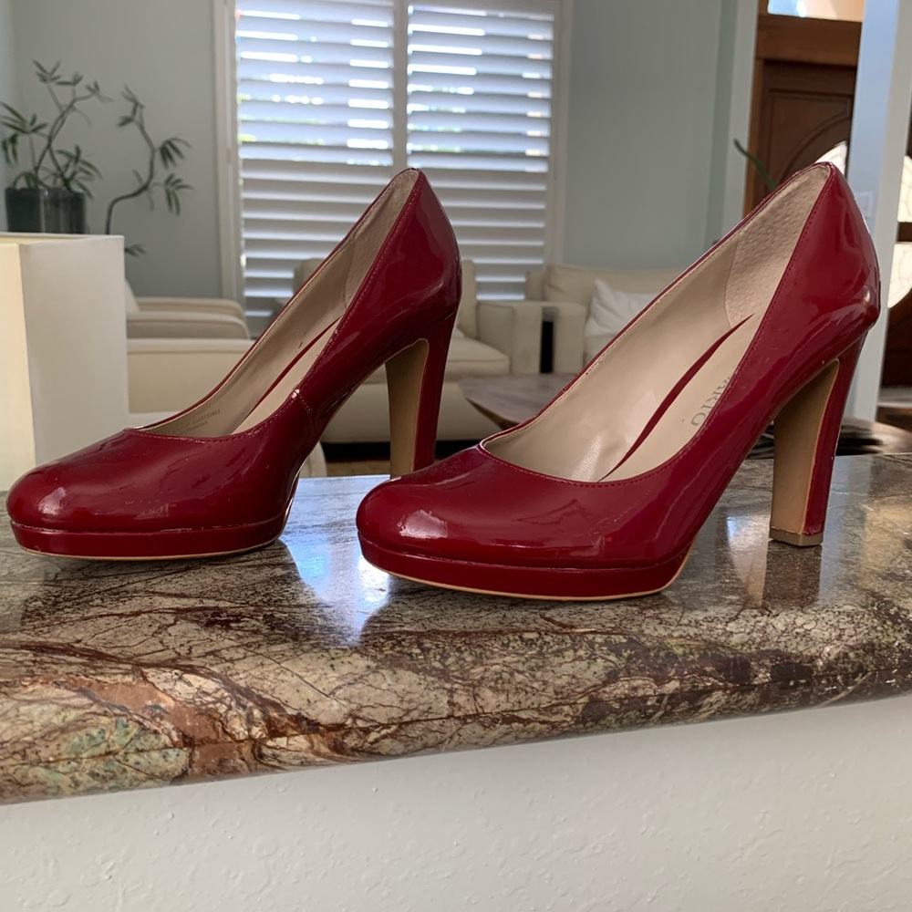 Red pumps - Picture 3 of 5
